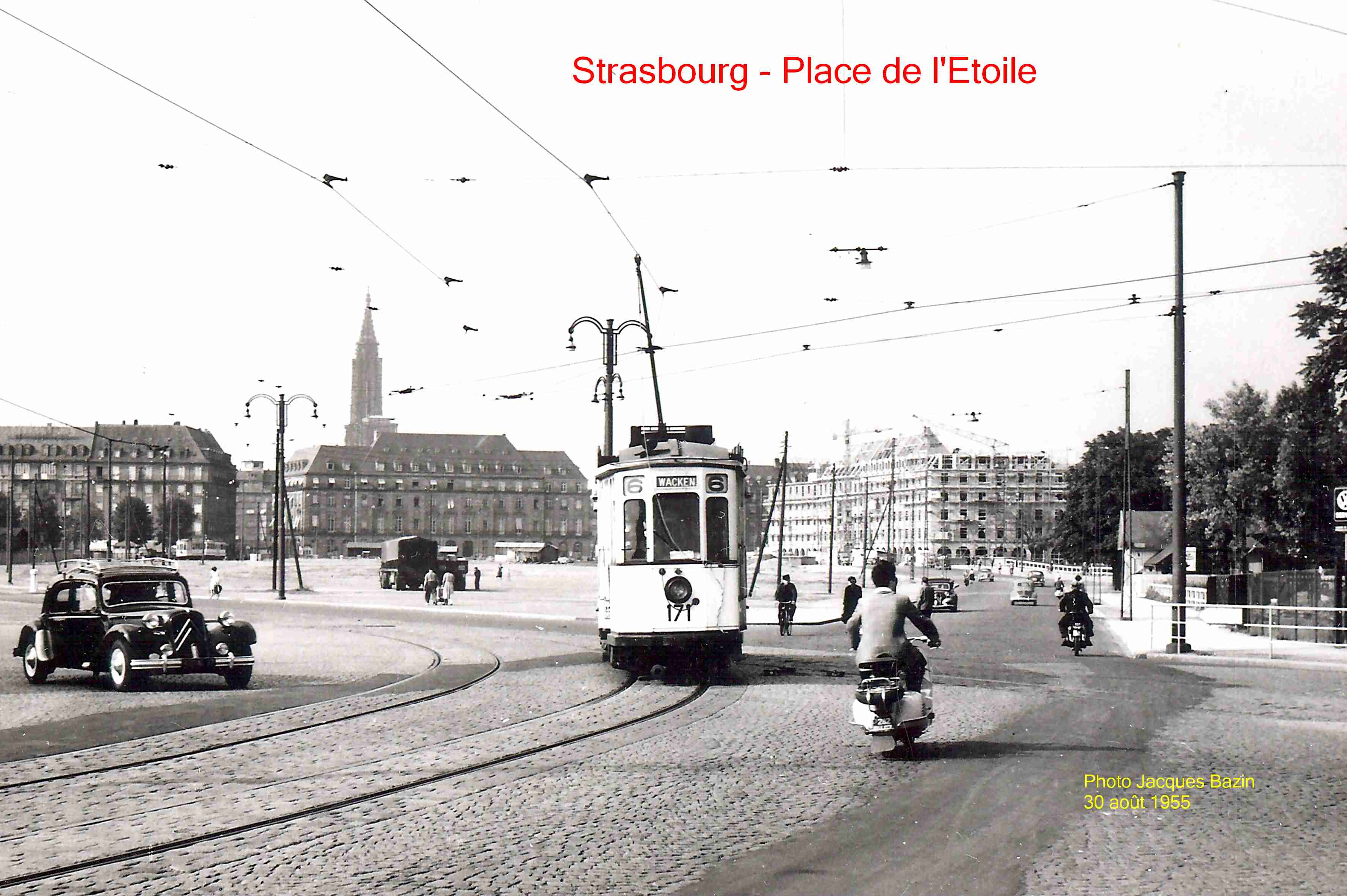 La motrice n� 171 Place de l'Etoile et se dirigeant vers le centre ville.